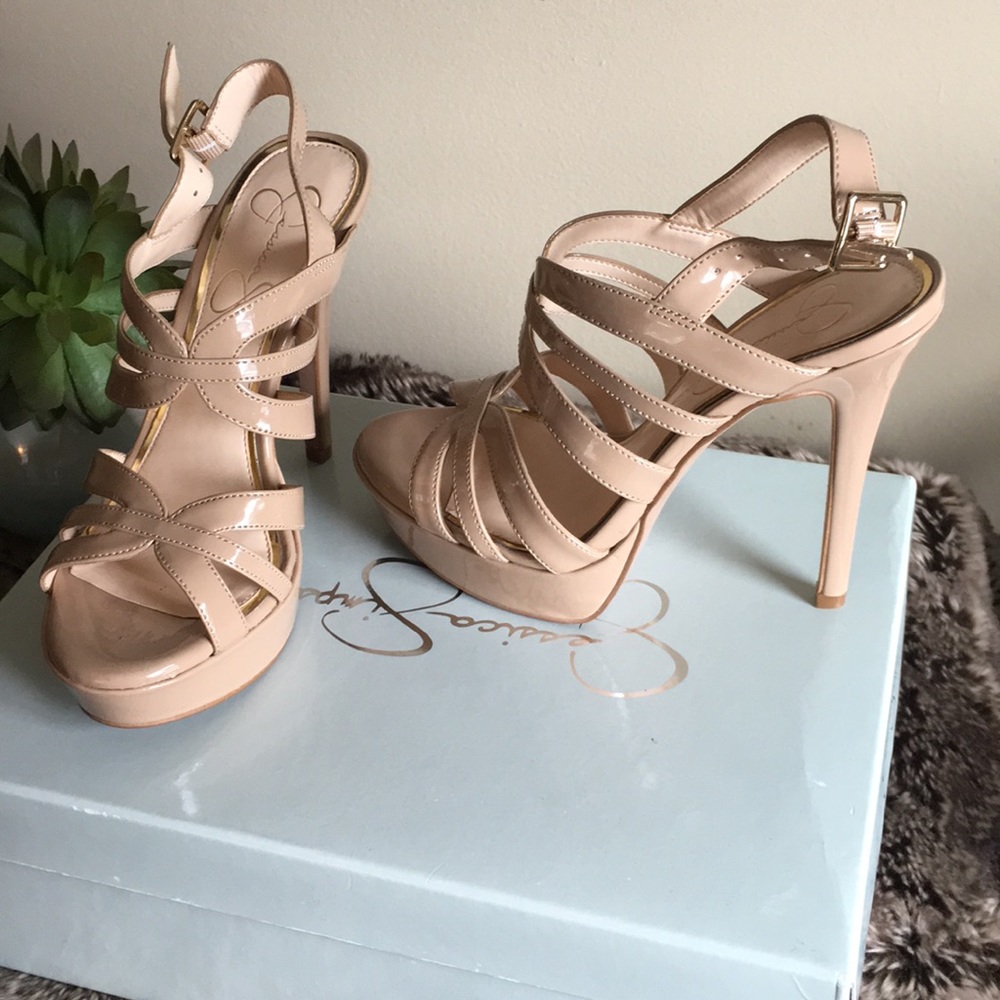 Sz 6 Jessica Simpson “Binnie” patent nude heels